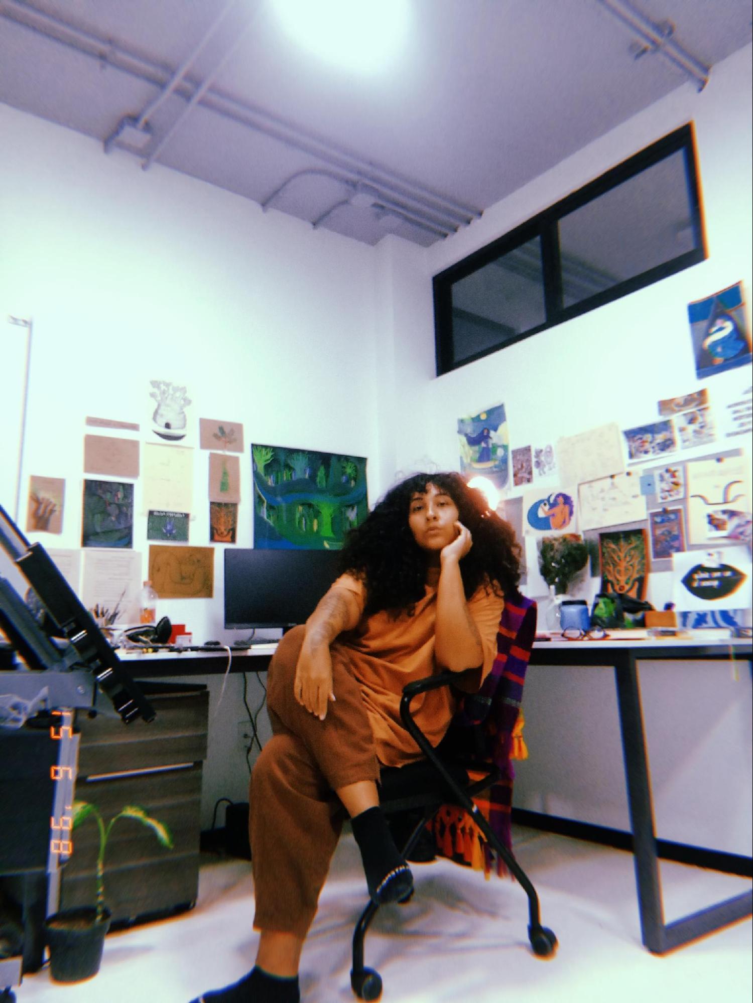 Renaya Dorea em seu ateliê